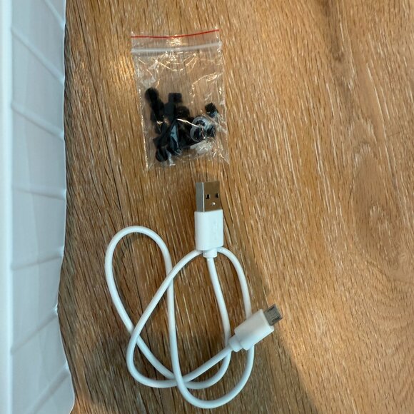 Spa Sciences MIO Diamond Tip Microdermabrasion Exfoliator & Pore Extractractor - Picture 11 of 12